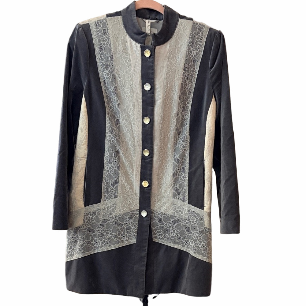 Chicos size 1 / M Silver treasure Artisan button down Jacket.